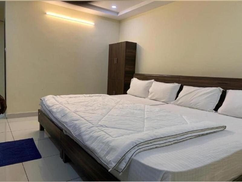 Oyo Flagship 80855 Hotel R Grand Vijayawāda Exteriör bild