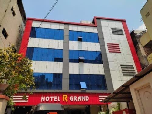 Oyo Flagship 80855 Hotel R Grand Vijayawāda Exteriör bild